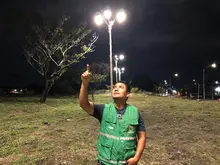 Cali le gana terreno al abandono: Alcaldía y Emcali iluminan lote recuperado en el norte de la ciudad