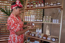 Del dolor a la dulzura de la miel: la historia de ‘Santo Ancestral’, un emprendimiento sostenible que florece con las abejas
