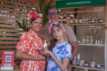 Del dolor a la dulzura de la miel: la historia de ‘Santo Ancestral’, un emprendimiento sostenible que florece con las abejas