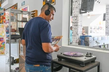 Cali Vynil: donde el sonido del vinilo revive el alma salsera del barrio Obrero