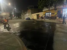 Tramo vial crítico del barrio Santa Mónica Popular fue recuperado por la cuadrilla nocturna de la Secretaría de Infraestructura