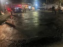 Tramo vial crítico del barrio Santa Mónica Popular fue recuperado por la cuadrilla nocturna de la Secretaría de Infraestructura