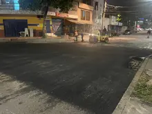 Tramo vial crítico del barrio Santa Mónica Popular fue recuperado por la cuadrilla nocturna de la Secretaría de Infraestructura