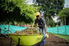 Comenzaron las obras del parque infantil del barrio Villa del Prado