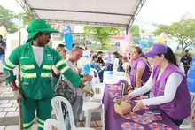 El Parque de las Banderas se vistió de Feria de Servicios en la conmemoración del Día del Veterano