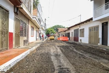 Luego de 30 años de abandono, vías en el barrio Buenos Aires son recuperadas en la Alcaldía de Alejandro Eder