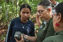 Guardabosques y funcionarios del Dagma se capacitan para el manejo de 120 cámaras trampa