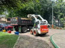 Avanza la reestructuración total de cancha múltiple en el barrio Poblado 2