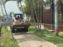Avanza la reestructuración total de cancha múltiple en el barrio Poblado 2