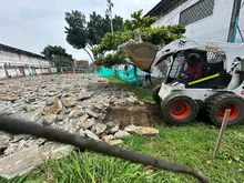 Avanza la reestructuración total de cancha múltiple en el barrio Poblado 2