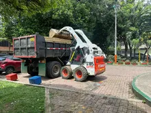 Avanza la reestructuración total de cancha múltiple en el barrio Poblado 2