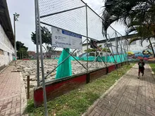 Avanza la reestructuración total de cancha múltiple en el barrio Poblado 2