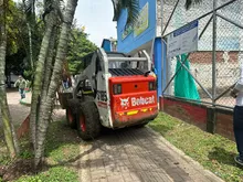 Avanza la reestructuración total de cancha múltiple en el barrio Poblado 2
