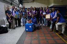 La Alcaldía de Cali llevó una noche de cuidado y servicios a mujeres diversas en San Nicolás