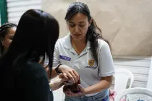 La Alcaldía de Cali llevó una noche de cuidado y servicios a mujeres diversas en San Nicolás