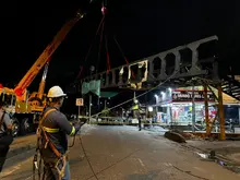 Desmonte del puente de peatonal de la carrera 8 con calle 78 fue un éxito y se realizó en menos del tiempo estimado