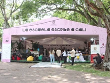 Docentes y estudiantes lideran la transformación lectora en la carpa de la Secretaría de Educación en la Feria Internacional del Libro de Cali – 2025