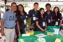 Estudiantes demuestran su talento en la feria ‘Market Fest Semillas de Emprendimiento 2025’