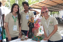 Estudiantes demuestran su talento en la feria ‘Market Fest Semillas de Emprendimiento 2025’