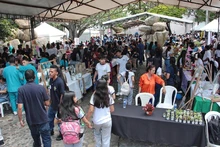 Estudiantes demuestran su talento en la feria ‘Market Fest Semillas de Emprendimiento 2025’