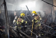 Alcaldía de Cali atiende emergencia por incendio en la galería de Siloé