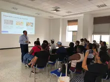 Cali capacita a sus vendedores informales para brillar con el  ‘Alumbrado Navideño de 2025’