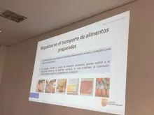 Cali capacita a sus vendedores informales para brillar con el  ‘Alumbrado Navideño de 2025’