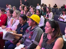 Cali fortalece la cooperación internacional para garantizar vivienda digna a mujeres