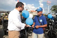 Cali fortalece el reciclaje con la entrega de siete nuevos moto-cargueros a organizaciones de recicladores de oficio