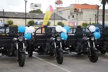 Cali fortalece el reciclaje con la entrega de siete nuevos moto-cargueros a organizaciones de recicladores de oficio
