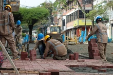 Inició la instalación de adoquines en el barrio Obrero para dar paso al primer recorrido patrimonial de la salsa