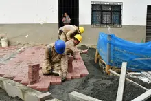 Inició la instalación de adoquines en el barrio Obrero para dar paso al primer recorrido patrimonial de la salsa