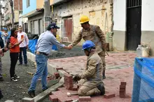 Inició la instalación de adoquines en el barrio Obrero para dar paso al primer recorrido patrimonial de la salsa