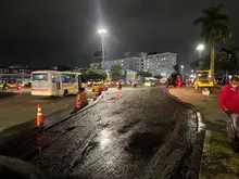 ¡Trabajo las 24 horas! Alcaldía Eder recupera vías importantes en el norte de la ciudad durante la noche 