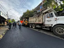 Vías de acceso al hospital Mario Correa Rengifo salen del abandono gracias a obras de pavimentación de la alcaldía Eder
