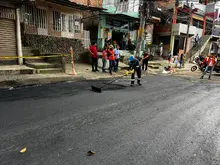 Vías de acceso al hospital Mario Correa Rengifo salen del abandono gracias a obras de pavimentación de la alcaldía Eder