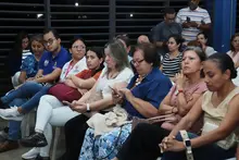 Alcalde Alejandro Eder escucha y atiende a la comunidad en Las Vegas de Comfandi, zona de expansión en el sur de Cali