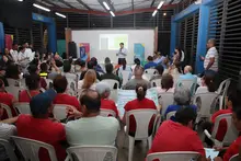 Alcalde Alejandro Eder escucha y atiende a la comunidad en Las Vegas de Comfandi, zona de expansión en el sur de Cali