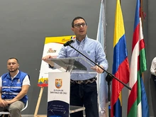 Alcaldía de Cali firma compromiso con vendedores informales para el cuidado del ‘Alumbrado Navideño de 2025’