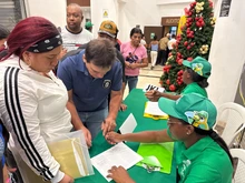 Alcaldía de Cali firma compromiso con vendedores informales para el cuidado del ‘Alumbrado Navideño de 2025’