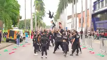 1.400 bailarines llenaron de ritmo y alegría la calle 25 en el primer gran ensayo del Salsódromo 2025