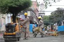 Cali acelera su recuperación: ya se están adoquinando las vías del barrio Obrero 