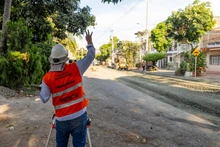 Luego de años de abandono, alcaldía Eder recupera vía principal del barrio Los Parques – Barranquilla, en la Comuna 5