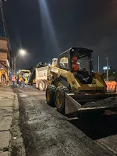 De noche y a toda máquina, avanza la recuperación de la Calle 25 para dejarla libre de huecos y ser una enorme pista de baile 