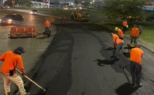 De noche y a toda máquina, avanza la recuperación de la Calle 25 para dejarla libre de huecos y ser una enorme pista de baile 