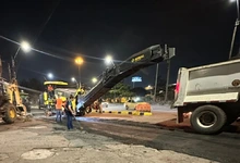 De noche y a toda máquina, avanza la recuperación de la Calle 25 para dejarla libre de huecos y ser una enorme pista de baile 