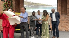 Ana Catalina Castro, directora de Jurídica Pública, recibe la Cruz de Oro en lanzamiento de la XIX versión de las fiestas de San Pacho en Cali