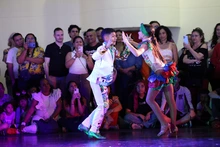 El Teatro Municipal celebró sus 98 años con una innovadora experiencia inmersiva de ‘Teatro Vivo’