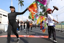Salsódromo: últimos ensayos en la Calle 25 para el gran desfile inaugural de la Feria 68 en la Autopista Suroriental
