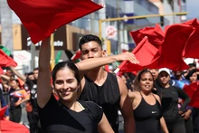 Salsódromo: últimos ensayos en la Calle 25 para el gran desfile inaugural de la Feria 68 en la Autopista Suroriental